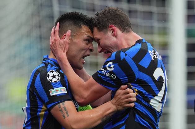 Inter Milan™s Lautaro Martinez celebrates after scoring 2-1 Inter Milan s Benjamin Pavard during the Uefa Champions League soccer match between Inter and Bayern Munich at San Siro Stadium in Milan , North Italy - , Wednesday April 16, 2025 . - Soccer  Copyright: xSpada LaPressex