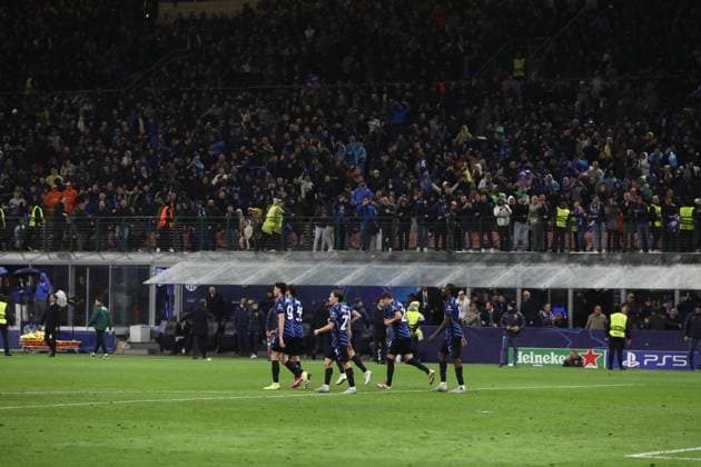 April 16, 2025, Milan, Lombardy, Italy: LAUTARO MARTINEZ of Inter scores the equalizer in the UEFA 2024 25 Quarter-Final second leg game between FC INTER and BAYERN MUNICH at the San Siro stadium in Milan, Italy Milan Italy - ZUMAc179 20250416_zep_c179_033 Copyright: xMickaelxChavetx