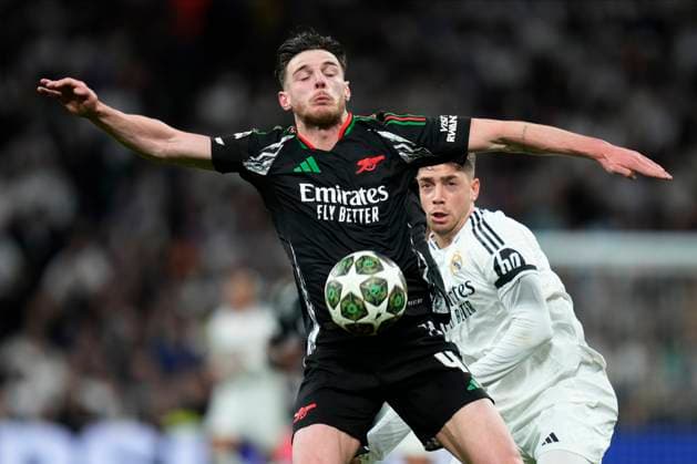 ESP: Real Madrid - Arsenal FC. UEFA Champions League match. Quarter-finals. Second leg. Declan Rice of Arsenal FC and Fede Valverde of Real Madrid CF during the UEFA Champions League match, Quarter-finals, second leg, between Real Madrid and Arsenal FC played at Santiago Bernabeu Stadium on April 16, 2025 in Madrid Spain. kpng Copyright: xCesarxCebollax xPRESSINPHOTOx PS_250416_RMA_ARS_063