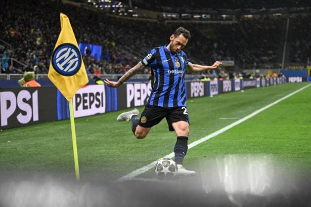 Hakan Calhanoglu of FC Inter in action during the UEFA Champions League quarter finals second leg match between Inter FC Internazionale and FC Bayern Monaco, on Avril 16th, 2025, at Giuseppe Meazza San Siro Siro stadium in Milan, Italy Credit: Tiziano Ballabio  Copyright: xTizianoxBallabio IPAxSportx xipa-agency.netx xx IPA_56573810 IPA_Agency_IPA56573810