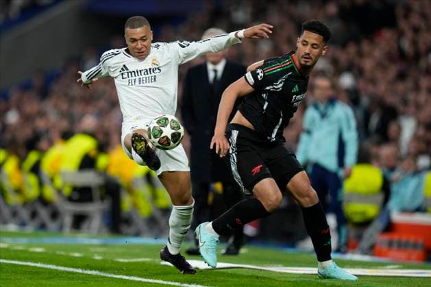 ESP: Real Madrid - Arsenal FC. UEFA Champions League match. Quarter-finals. Second leg. Kylian Mbappe of Real Madrid CF and William Saliba of Arsenal FC during the UEFA Champions League match, Quarter-finals, second leg, between Real Madrid and Arsenal FC played at Santiago Bernabeu Stadium on April 16, 2025 in Madrid Spain. kpng Copyright: xCesarxCebollax xPRESSINPHOTOx PS_250416_RMA_ARS_077