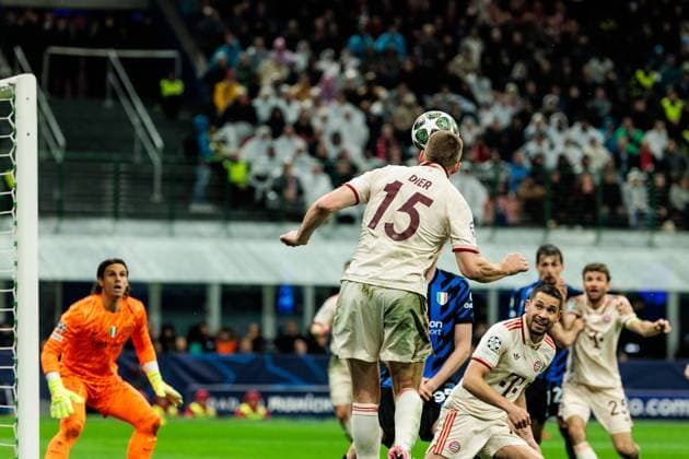 UEFA Champions League quarter-final Inter Milan FC Bayern Munich 16 04 2025 Eric Dier FC Bayern Munich, 15 heads the ball for 2 2 UEFA Champions League quarter-final second leg Inter Milan FC Bayern Munich, Milan, San Siro on 16 04 2025 Copyright: xBEAUTIFULxSPORTS Wunderlx