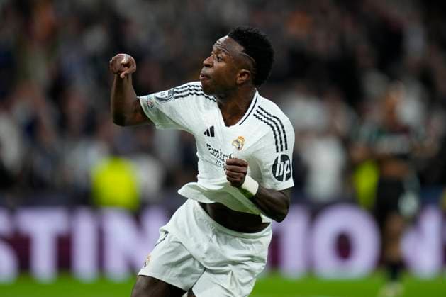 ESP: Real Madrid - Arsenal FC. UEFA Champions League match. Quarter-finals. Second leg. Vinicius Jr of Real Madrid CF celebrates the 1-1 during the UEFA Champions League match, Quarter-finals, second leg, between Real Madrid and Arsenal FC played at Santiago Bernabeu Stadium on April 16, 2025 in Madrid Spain. kpng Copyright: xCesarxCebollax xPRESSINPHOTOx PS_250416_RMA_ARS_083