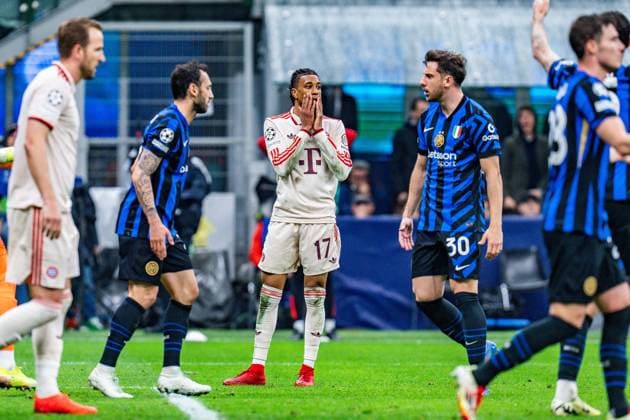 16 04 2025, Inter Milan vs FC Bayern Munich, UEFA Champions League, quarter-final second leg Michael Olise FC Bayern Muenchen, 17 dissatisfied sad unhappy facial expressions gestures Copyright: xBahhoxKarax