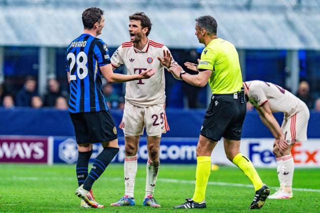 16 04 2025, Inter Milan vs FC Bayern Munich, UEFA Champions League, quarter-final second leg Thomas Müller FC Bayern Muenchen, 25 Benjamin Pavard Inter Milan, 28 Copyright: xBahhoxKarax