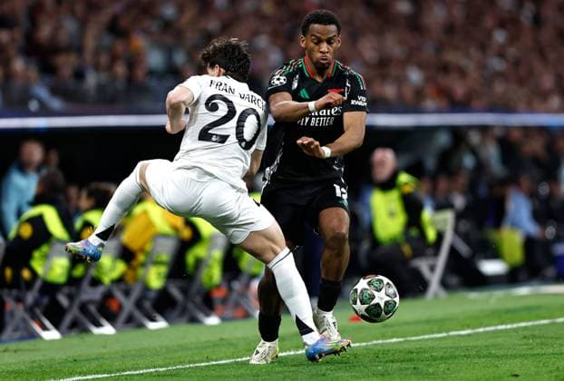 Jurrien Timber of Arsenal and Fran Garcia of Real Madrid in action Real Madrid v Arsenal, UEFA Champions League, Quarter-Finals, 2nd Leg, Football, Santiago Bernabu Stadium, Madrid, Spain - 16 Apr 2025 EDITORIAL USE ONLY No use with unauthorised audio, video, data, fixture lists, club league logos or live services. Online in-match use limited to 120 images, no video emulation. No use in betting, games or single club league player publications. Copyright: xRubenxAlbarran Shutterstockx 15253938cr