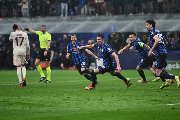 CALCIO - UEFA Champions League - Inter - FC Internazionale vs Bayern Munich Benjamin Pavard of Fc Inter celebrating after a goal during the UEFA Champions League quarter finals second leg match between Inter FC Internazionale and FC Bayern Monaco, on Avril 16th, 2025, at Giuseppe Meazza San Siro Siro stadium in Milan, Italy Credit: Tiziano Ballabio Milan Italy  Copyright: xIPAxSport ABACAx