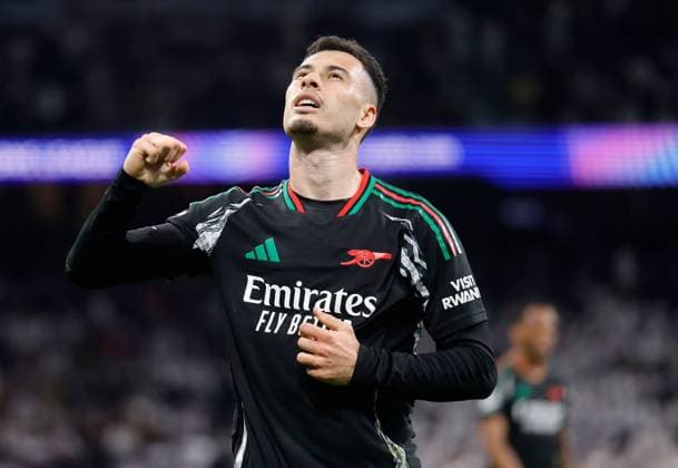 Gabriel Martinelli of Arsenal celebrates scoring a goal to make the score 1-2 Real Madrid v Arsenal, UEFA Champions League, Quarter-Finals, 2nd Leg, Football, Santiago Bernabu Stadium, Madrid, Spain - 16 Apr 2025 EDITORIAL USE ONLY No use with unauthorised audio, video, data, fixture lists, club league logos or live services. Online in-match use limited to 120 images, no video emulation. No use in betting, games or single club league player publications. Copyright: xRubenxAlbarran Shutterstockx 15253938dh