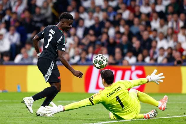 April 16, 2025, Madrid, Madrid, SPAIN: Bukayo Saka of Arsenal FC shoots for goal during the UEFA Champions League 2024 25 Quarter Final Second Leg match between Real Madrid C.F. and Arsenal FC at Santiago Bernabeu stadium on April 16, 2025, in Madrid, Spain. Madrid SPAIN - ZUMAa181 20250416_zaa_a181_138 Copyright: xDennisxAgyemanx