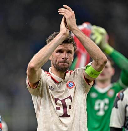 16 04 2025, Football UEFA Championsleague 2024 2025 quarter-final second leg, Inter Milan FC Bayern Munich, at Giuseppe Meazza Stadium Milan , Thomas Müller FC Bayern Munich is sad DFL and DFB regulations prohibit any use of photographs as image sequences and or quasi video