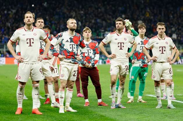Disappointment, dejected, depressed, frustration, disappointed, looking disappointed, dissapointed with the players of Bayern Munich around Thomas Mueller FC Bayern Muenchen, 25 16 04 2025, Football, UEFA Champions League, quarter-final second leg, Inter Milan Bayern Muenchen, ITA, Milan, San Siro Copyright: HMBxMedia xHeikoxBecker