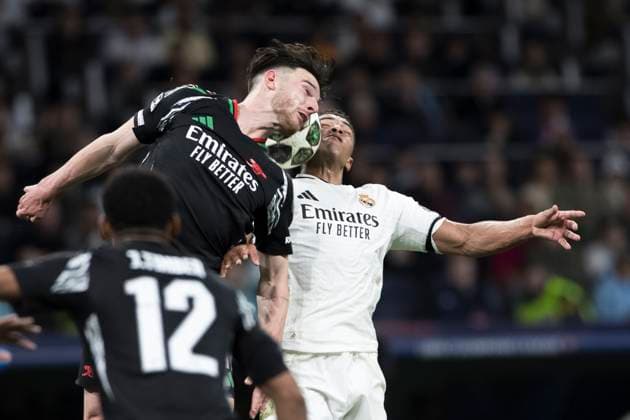 UEFA champions league - Real Madrid vs Arsenal MADRID, SPAIN - April 16: Jude Bellingham of Real Madrid and Declan Rice of Arsenal fight for the ball during the UEFA Champions League 2024 25 Quarter Final second Leg match between Real Madrid and Arsenal at Santiago Bernabeu Stadium. (Photo by Guillermo Martinez) Madrid Santiago Bernabeu Stadium Spain Copyright: xGuillermoxMartinezx