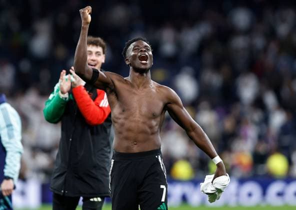 Bukayo Saka of Arsenal celebrates at full time Real Madrid v Arsenal, UEFA Champions League, Quarter-Finals, 2nd Leg, Football, Santiago Bernabu Stadium, Madrid, Spain - 16 Apr 2025 EDITORIAL USE ONLY No use with unauthorised audio, video, data, fixture lists, club league logos or live services. Online in-match use limited to 120 images, no video emulation. No use in betting, games or single club league player publications.  Copyright: xRubenxAlbarran Shutterstockx 15253938dw