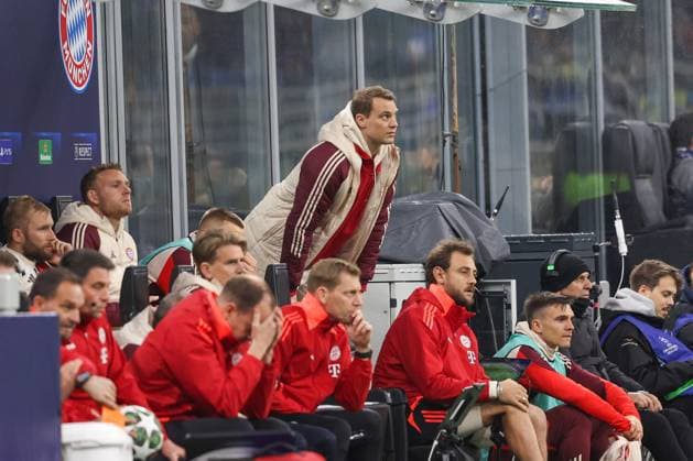 Disappointment for goalkeeper Manuel Neuer FC Bayern Muenchen and the substitutes, Inter Milan vs FC Bayern Muenchen, Football, Champions League, quarter-final, second leg, 16 04 2025 Copyright: xkolbert-press ChristianxKolbertx