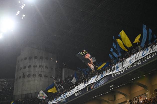 Fc Inter supporters during the UEFA Champions League quarter finals second leg match between Inter FC Internazionale and FC Bayern Monaco, on Avril 16th, 2025, at Giuseppe Meazza San Siro Siro stadium in Milan, Italy Credit: Tiziano Ballabio  Copyright: xTizianoxBallabio IPAxSportx xipa-agency.netx xx IPA_56574837 IPA_Agency_IPA56574837