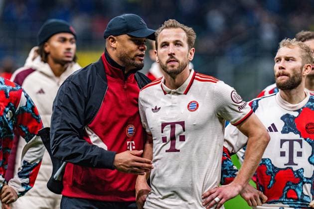 16 04 2025, Inter Milan vs FC Bayern Munich, UEFA Champions League, quarterfinal second leg Harry Kane FC Bayern Muenchen, 9 unhappy unhappy annoyed angry sad facial expressions gestures here with Vincent Kompany FC Bayern Muenchen,coach Copyright: xBahhoxKarax