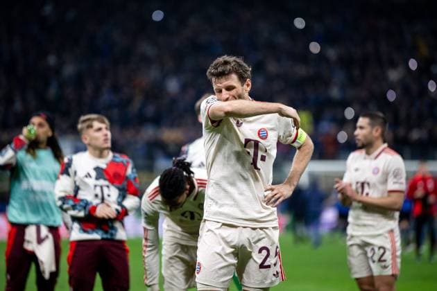 Thomas Mueller FC Bayern Muenchen, 25 and team are disappointed with the 2-2 draw and elimination from the Champions League and thank the fans who traveled with them, ITA, Inter Milan vs FC Bayern Muenchen, Football, UEFA Champions League, Quarter-final second leg, 2024 2025 season, 16 04 2025 ITA, Inter Milan vs FC Bayern Muenchen, Football, UEFA Champions League, Quarter-final second leg, 2024 2025 season, 16 04 2025 Milano Copyright: xEibner-Pressefoto Memmlerx EP_MMR