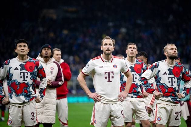 Harry Kane FC Bayern Muenchen, 09 , Leon Goretzka FC Bayern Muenchen, 08 , Konrad Laimer FC Bayern Muenchen, 27 and team are disappointed about the 2 2 draw and elimination from the Champions League and thank the fans who traveled with them, ITA, Inter Milan vs FC Bayern Muenchen, Football, UEFA Champions League, Quarter-final second leg, 2024 2025 season, 16 04 2025 ITA, Inter Milan vs FC Bayern Muenchen, Football, UEFA Champions League, Quarter-final second leg, 2024 2025 season, 16 04 2025 Milano Copyright: xEibner-Pressefoto Memmlerx EP_MMR