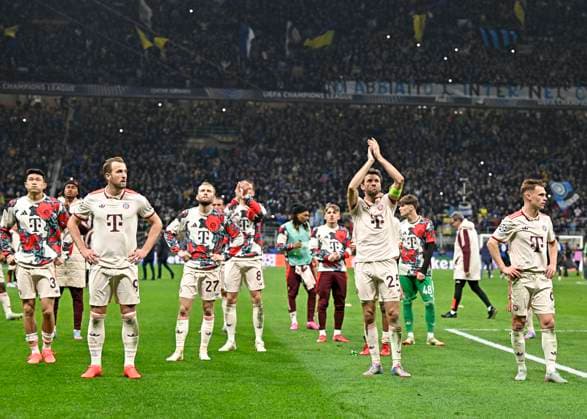 16 04 2025, Football UEFA Championsleague 2024 2025 quarter-final second leg, Inter Milan FC Bayern Munich, at Giuseppe Meazza Stadium Milan , The Bayern players are disappointed after the match DFL and DFB regulations prohibit any use of photographs as image sequences and or quasi video