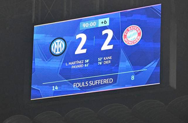 16 04 2025, Football UEFA Championsleague 2024 2025 quarter-final second leg, Inter Milan FC Bayern Munich, at Giuseppe Meazza Stadium Milan , The score 2 2 is on the scoreboard DFL and DFB regulations prohibit any use of photographs as image sequences and or quasi video