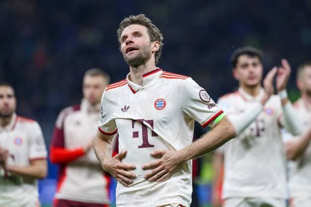 disappointment for Thomas Mueller 25 FC Bayern Muenchen after the final whistle, Inter Milan vs FC Bayern Muenchen, football, Champions League, quarter-final, second leg, 16 04 2025 Milan Lombardy Italy Copyright: xkolbert-press ChristianxKolbertx
