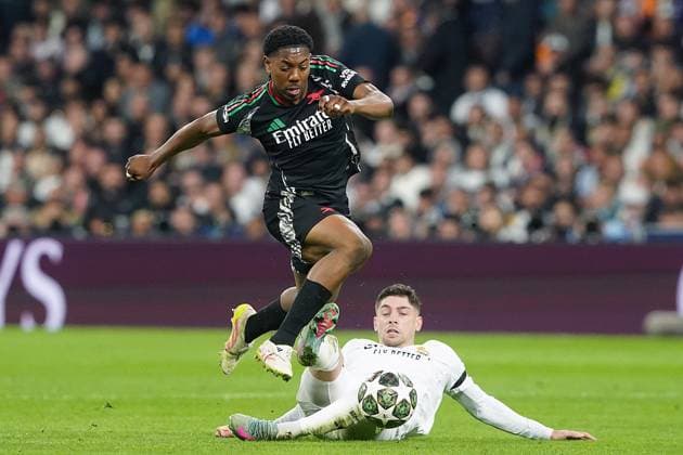Fußball, CL, Real Madrid - FC Arsenal Real Madrid CF s Federico Valverde (r) and Arsenal FC s Myles Lewis-Skelly during Champions League 2024 2025 Round of 8 2nd leg match. April 16,2025. (202504161188)