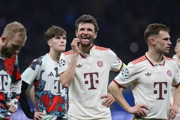 Disappointment among the team after the final whistle Thomas Mueller 25 FC Bayern Muenchen , Inter Milan vs FC Bayern Muenchen, Football, Champions League, quarter-final, second leg, 16 04 2025 Milan Lombardy Italy Copyright: xkolbert-press ChristianxKolbertx