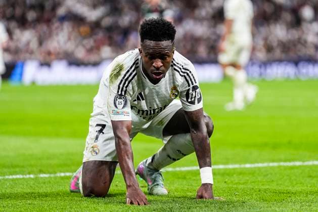 Fußball, CL, Real Madrid - FC Arsenal April 16, 2025, Madrid, Madrid, SPAIN: Vinicius Junior of Real Madrid laments during the UEFA Champions League 2024 25 Quarter Final Second Leg match between Real Madrid C.F. and Arsenal FC at Santiago Bernabeu stadium on April 16, 2025, in Madrid, Spain. Madrid SPAIN - ZUMAa181 20250416_zaa_a181_183 Copyright: xOscarxJ.xBarrosox
