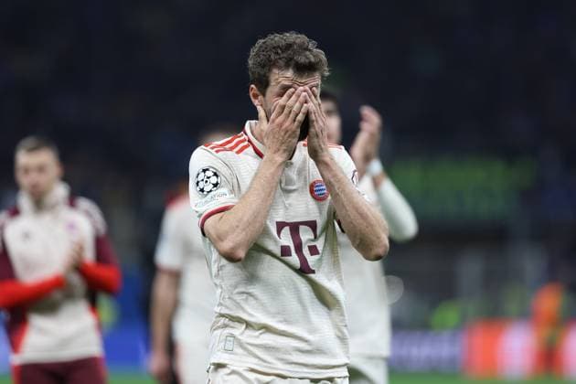 disappointment for Thomas Mueller 25 FC Bayern Muenchen after the final whistle, Inter Milan vs FC Bayern Muenchen, football, Champions League, quarter-final, second leg, 16 04 2025 Milan Lombardy Italy Copyright: xkolbert-press ChristianxKolbertx