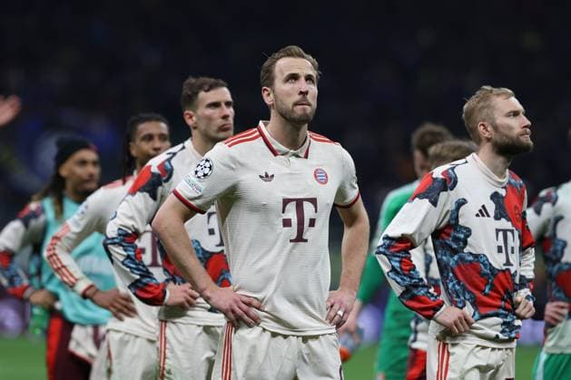Disappointment among the team after the final whistle about the elimination,Harry Kane 9 FC Bayern Muenchen , Inter Milan vs FC Bayern Muenchen, Football, Champions League, quarter-final, second leg, 16 04 2025 Milan Lombardy Italy Copyright: xkolbert-press ChristianxKolbertx