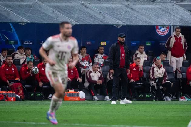 Vincent Kompany FC Bayern Muenchen, coach , before Raphael Guerreiro FC Bayern Muenchen, 22 , ITA, Inter Milan vs FC Bayern Muenchen, football, UEFA Champions League, quarter-final second leg, 2024 2025 season, 16 04 2025 ITA, Inter Milan vs FC Bayern Muenchen, football, UEFA Champions League, quarter-final second leg, 2024 2025 season, 16 04 2025 Milano Copyright: xEibner-Pressefoto Memmlerx EP_MMR