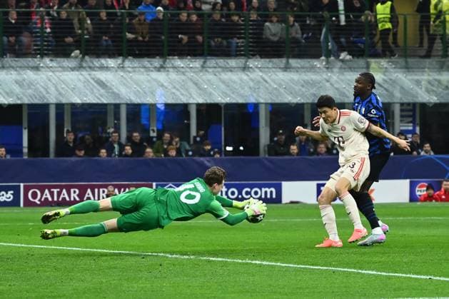 CALCIO - UEFA Champions League - Inter - FC Internazionale vs Bayern Munich Jonas Urbig of F.C. Bayern Munchen, Kim Min-Jae of F.C. Bayern Munchen and Marcus Thuram of F.C. Inter are in action during the UEFA Champions League 2024 25 Quarter Final Second Leg match between FC Internazionale Milano and FC Bayern Munchen at San Siro Stadium on April 16, 2025 in Milan, Italy Milan Italy  Copyright: xIPAxSport ABACAx