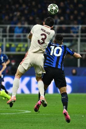CALCIO - UEFA Champions League - Inter - FC Internazionale vs Bayern Munich Kim Min-Jae of F.C. Bayern Munchen and Lautaro Martinez of F.C. Inter are in action during the UEFA Champions League 2024 25 Quarter Final Second Leg match between FC Internazionale Milano and FC Bayern Munchen at San Siro Stadium on April 16, 2025 in Milan, Italy Milan Italy  Copyright: xIPAxSport ABACAx