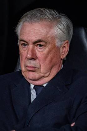 Fußball, CL, Real Madrid - FC Arsenal Real Madrid CF vs Arsenal FC - UEFA Champions League 2024 25 Quarter Final Second Leg Carlo Ancelotti, head coach of Real Madrid CF, sits on the bench during the UEFA Champions League 2024 25 Quarter Final Second Leg match between Real Madrid C.F. and Arsenal FC at Estadio Santiago Bernabeu on April 16, 2025 in Madrid, Spain. Madrid Estadio Santiago Bernabeu Madrid Spain Copyright: xAlbertoxGardinx AGardin_20250416_Football_Champions_Real_Madrid_Arsenal_0358