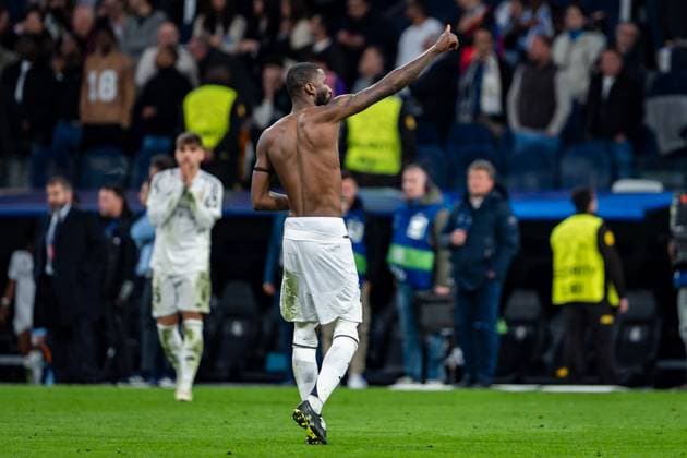 Fußball, CL, Real Madrid - FC Arsenal Real Madrid CF vs Arsenal FC - UEFA Champions League 2024 25 Quarter Final Second Leg Antonio Rudiger of Real Madrid CF greets the fans during the UEFA Champions League 2024 25 Quarter Final Second Leg match between Real Madrid C.F. and Arsenal FC at Estadio Santiago Bernabeu on April 16, 2025 in Madrid, Spain. Madrid Estadio Santiago Bernabeu Madrid Spain Copyright: xAlbertoxGardinx AGardin_20250416_Football_Champions_Real_Madrid_Arsenal_0377