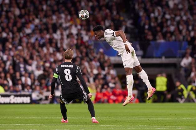 Fußball, CL, Real Madrid - FC Arsenal April 16, 2025, Madrid, Spain: Martin Odegaard (L) of Arsenal FC and Aurelien Tchouameni (R) of Real Madrid CF seen in action during the UEFA Champions League 2024 25 Quarter Final Second Leg match between Real Madrid CF and Arsenal FC at Santiago Bernabeu Stadium. Final score: Real Madrid CF 1 : 2 Arsenal FC Madrid Spain - ZUMAs197 20250416_aaa_s197_066 Copyright: xFedericoxTitonex