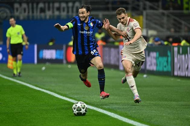 Matteo Darmian of F.C. Inter and Josip Stanisic of F.C. Bayern Munchen are in action during the UEFA Champions League 2024 25 Quarter Final Second Leg match between FC Internazionale Milano and FC Bayern Munchen at San Siro Stadium on April 16, 2025 in Milan, Italy  Copyright: xDomenicoxCippitelli IPAxSportx xipa-agency.netx xx IPA_56579432 IPA_Agency_IPA56579432