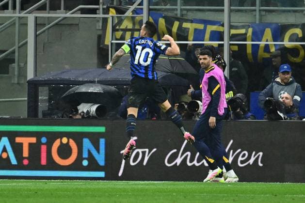 CALCIO - UEFA Champions League - Inter - FC Internazionale vs Bayern Munich Lautaro Martinez of F.C. Inter celebrates after scoring the goal to make it 1-1 during the UEFA Champions League 2024 25 Quarter Final Second Leg match between FC Internazionale Milano and FC Bayern Munchen at San Siro Stadium on April 16, 2025 in Milan, Italy Milan Italy  Copyright: xIPAxSport ABACAx