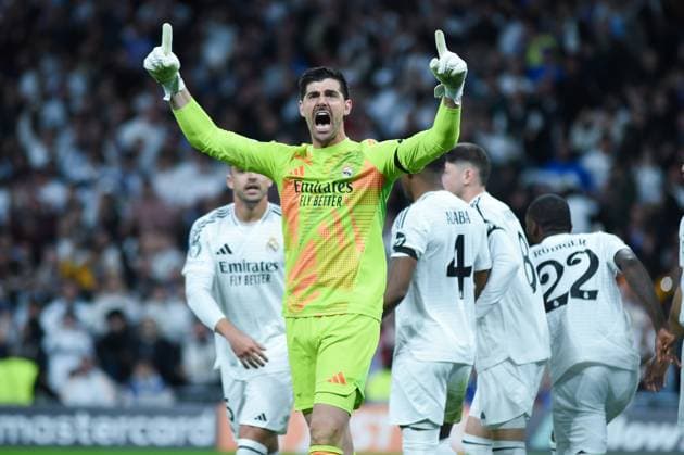 Fußball, CL, Real Madrid - FC Arsenal (250417) -- MADRID, April 17, 2025 -- Real Madrid s goalkeeper Thibaut Courtois celebrates after blocking a penalty by Bukayo Saka of Arsenal during the UEFA Champions League Quarterfinal 2nd leg match between Real Madrid and Arsenal in Madrid, Spain, on April 16, 2025. (Photo by Xinhua) (SP)SPAIN-MADRID-FOOTBALL-UEFA CHAMPIONS LEAGUE-REAL MADRID VS ARSENAL GustavoxValiente 