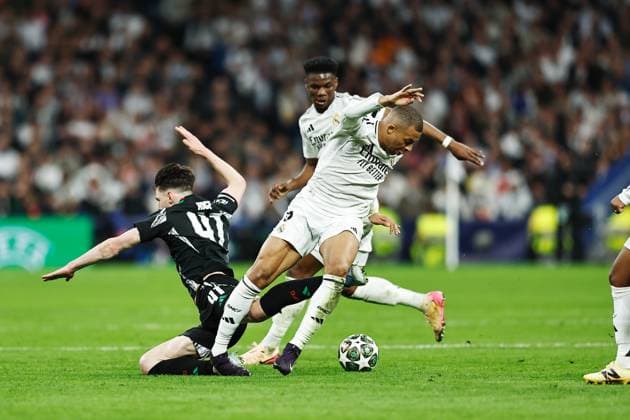 Fußball, CL, Real Madrid - FC Arsenal Kylian Mbappe (Real), APRIL 16, 2025 - Football Soccer : Mbappe injury during UEFA Champions League Quarter-finals 2nd leg match between Real Madrid CF 1-2 Arsenal FC at the Estadio Santiago Bernabeu in Madrid, Spain. Noxthirdxpartyxsales  (287881295)
