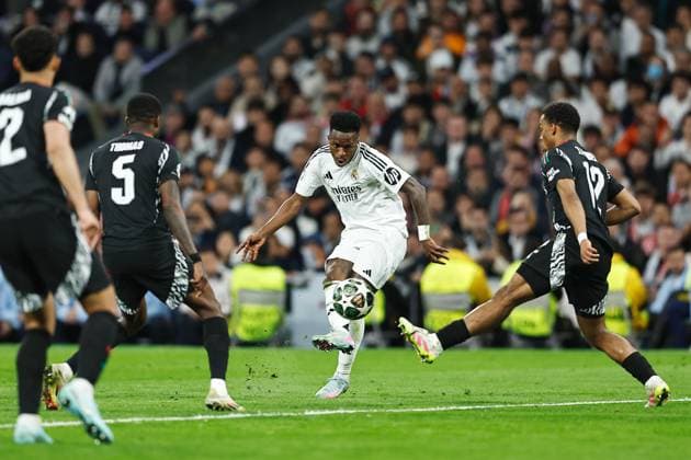 Fußball, CL, Real Madrid - FC Arsenal Vinicius Junior (Real), APRIL 16, 2025 - Football Soccer : UEFA Champions League Quarter-finals 2nd leg match between Real Madrid CF 1-2 Arsenal FC at the Estadio Santiago Bernabeu in Madrid, Spain. Noxthirdxpartyxsales  (287881392)