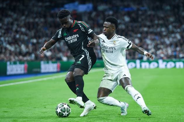 Fußball, CL, Real Madrid - FC Arsenal (250417) -- MADRID, April 17, 2025 -- Vinicius Junior (R) of Real Madrid vies with Bukayo Saka of Arsenal during the UEFA Champions League Quarterfinal 2nd leg match between Real Madrid and Arsenal in Madrid, Spain, on April 16, 2025. (Photo by Xinhua) (SP)SPAIN-MADRID-FOOTBALL-UEFA CHAMPIONS LEAGUE-REAL MADRID VS ARSENAL GustavoxValiente 