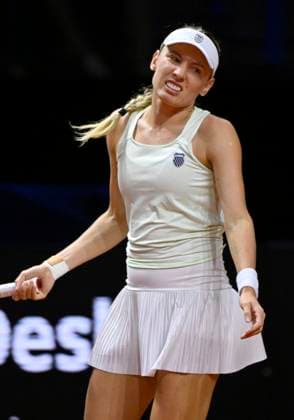 Ekaterina Alexandrova RUS disappointed Tennis Ladies Porsche Cup Porsche Tennis Grand Prix GP Stuttgart 2025 Porsche Arena 17 04 2024 DFL REGULATIONS PROHIBIT ANY USE OF PHOTOGRAPHS AS IMAGE SEQUENCES AND OR QUASI VIDEO Tennis Ladies Porsche Cup Porsche Tennis Grand Prix GP Stuttgart 2025