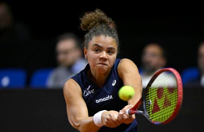 Jasmine Paolini ITA Action Tennis Ladies Porsche Cup Porsche Tennis Grand Prix GP Stuttgart 2025 Porsche Arena 17 04 2024 DFL REGULATIONS PROHIBIT ANY USE OF PHOTOGRAPHS AS IMAGE SEQUENCES AND OR QUASI VIDEO Tennis Ladies Porsche Cup Porsche Tennis Grand Prix GP Stuttgart 2025