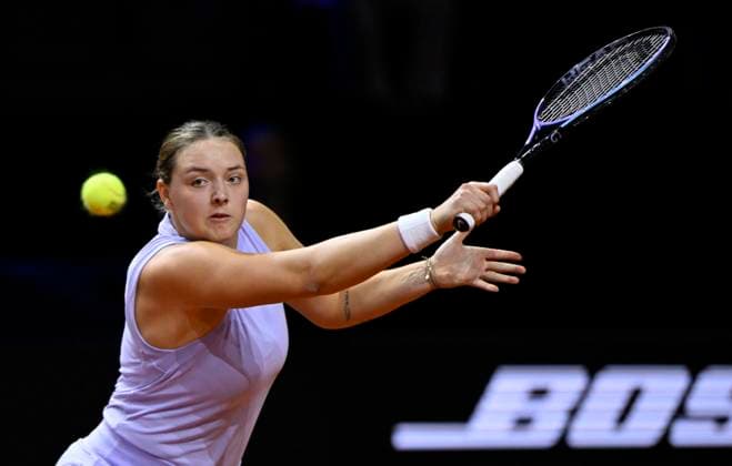 Jule Niemeier GER Action Tennis Ladies Porsche Cup Porsche Tennis Grand Prix GP Stuttgart 2025 Porsche Arena 17 04 2024 DFL REGULATIONS PROHIBIT ANY USE OF PHOTOGRAPHS AS IMAGE SEQUENCES AND OR QUASI VIDEO Tennis Ladies Porsche Cup Porsche Tennis Grand Prix GP Stuttgart 2025