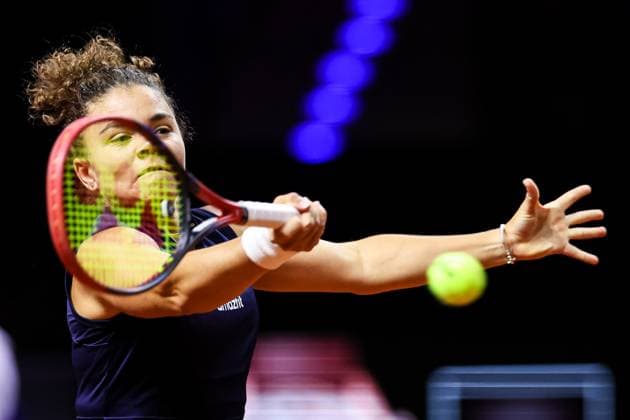 in the picture Jasmine Paolini Jule Niemeier GER vs Jasmine Paolini ITA GER, Porsche Tennis Grand Prix GP Stuttgart 2025, WTA500, 17 04 2025 GER, Porsche Tennis Grand Prix GP Stuttgart 2025, WTA500, 17 04 2025 Stuttgart Copyright: xEibner-Pressefoto RogerxBuerkex EP