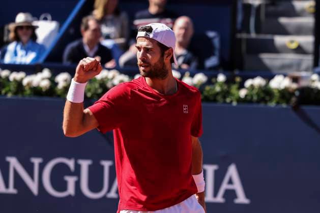 April 17, 2025, Barcelona, Barcelona, Spain: Karen Khachanov of Russia in actions against Jauma Munar of Spain during the round of 16 tennis match of the Barcelona Open Banc Sabadell - Conde Godo 2025 Day 4 at Real Club De Tenis Barcelona on April 17, 2025 in Barcelona, Spain. Barcelona Spain - ZUMAa181 20250417_zaa_a181_043 Copyright: xJavierxBorregox