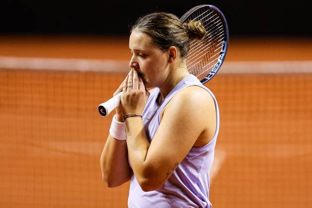 in the picture Jule Niemeier loses to Jasmine Paolini ITA Disappointment after a tough battle Jule Niemeier GER vs Jasmine Paolini ITA GER, Porsche Tennis Grand Prix GP Stuttgart 2025, WTA500, 17 04 2025 GER, Porsche Tennis Grand Prix GP Stuttgart 2025, WTA500, 17 04 2025 Stuttgart Copyright: xEibner-Pressefoto RogerxBuerkex EP