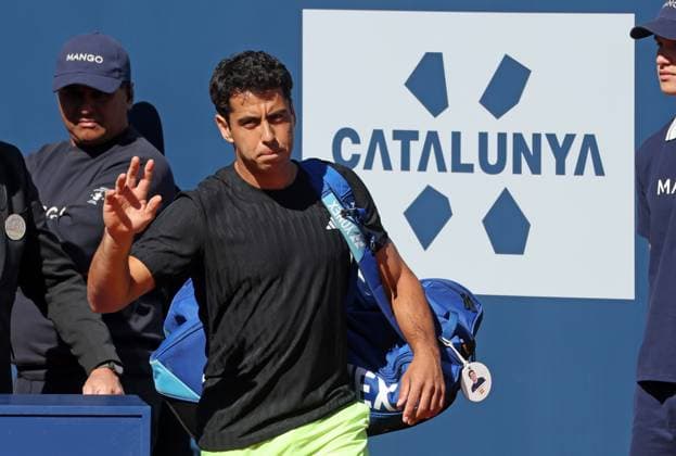 Barcelona Open Banc Sabadell 2025 - Day Four Jaume Munar plays during the match against Karen Khachanov in the round of 16 (Day Four) of the Barcelona Open Banc Sabadell, 72nd Conde de Godo Trophy, at the Real Club Tennis Barcelona 1899, in Barcelona, Spain, on April 17, 2025. Barcelona Barcelona Spain  Copyright: xUrbanandsportx originalFilename:urbanandsport-munarvkh250417_npaZ5.jpg
