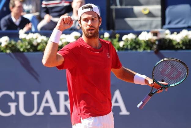 Barcelona Open Banc Sabadell 2025 - Day Four Karen Khachanov plays during the match against Jaume Munar in the round of 16 (Day Four) of the Barcelona Open Banc Sabadell, 72nd Conde de Godo Trophy, at the Real Club Tennis Barcelona 1899, in Barcelona, Spain, on April 17, 2025. Barcelona Barcelona Spain  Copyright: xUrbanandsportx originalFilename:urbanandsport-munarvkh250417_np4Sp.jpg